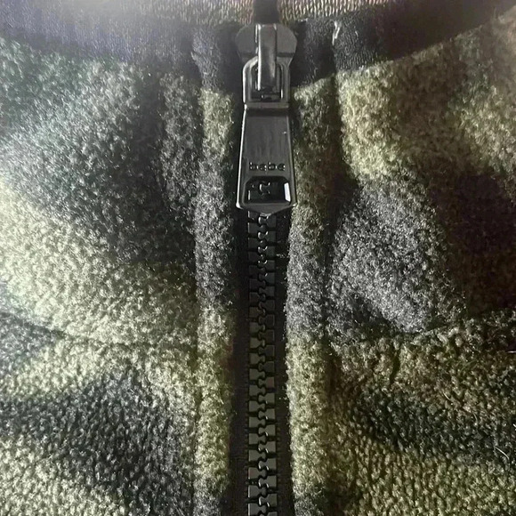 Bebe sport, women size medium, engineering, camouflage, fleece . - Picture 3 of 7